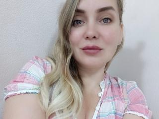 LolaWhiter live cam