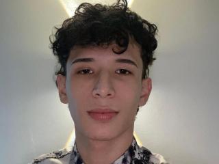 LondonCockLive Webcam