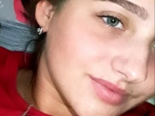 Sexy profile pic of Lovelyy