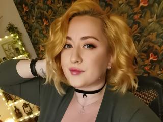 1 on 1 cam sex show with LuxNoir on young-women cam