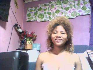 Sexy profile pic of MarrianaRi