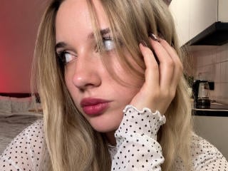 MayeAlberry webcam preview