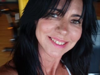 MilfCaliente live cam