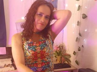 MishellBons live cam