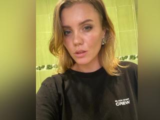 Sexy profile pic of MonicaLight