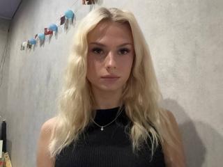 Sexy pic of NidaLastinger