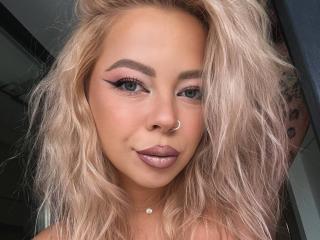 Sexy pic of RedLara