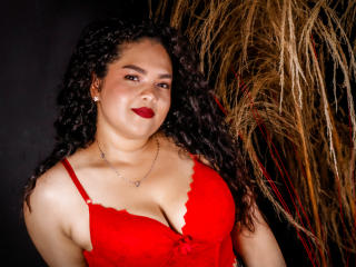 Sexy profile pic of SharllotteQueen