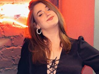 Sexy profile pic of SkarletBloom