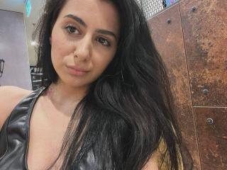 Sexy profile pic of SkinnyDionne