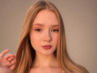 Sexy pic of SolangeGulsvig