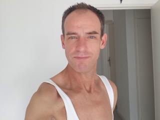 Sexy profile pic of Tobias69