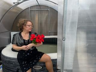 Vollbusige100dd-hotLive Webcam