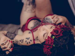 Velmi sexy fotografie sexy profilu modelky Karoumoon pro live show s webovou kamerou!