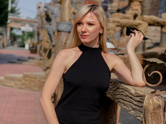 ParadiseRoxanne - Live sex cam - 10239587