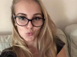 ElenaBlond - Live porn & sex cam - 10245827