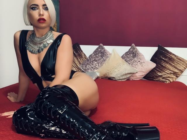 LuanaColucci - Live sex cam - 10287259