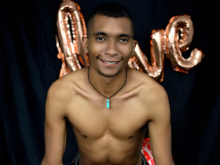 AaronGomez - Live porn &amp; sex cam - 10330639