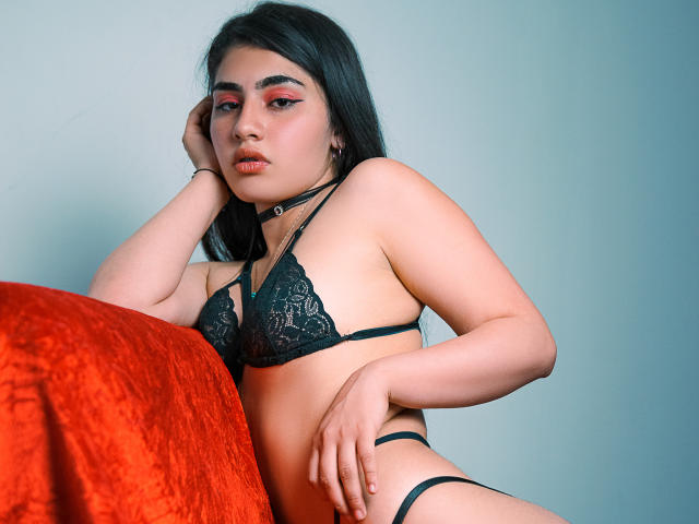 JulieAri - Live Sex Cam - 10367539