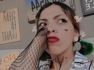 MelanieWatson - Live sex cam - 10484295