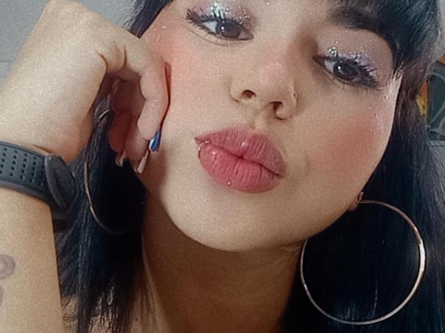 IsaCastro - Live Sex Cam - 10500939