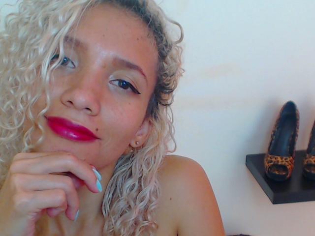 Carolinaz - Live sex cam - 10561287