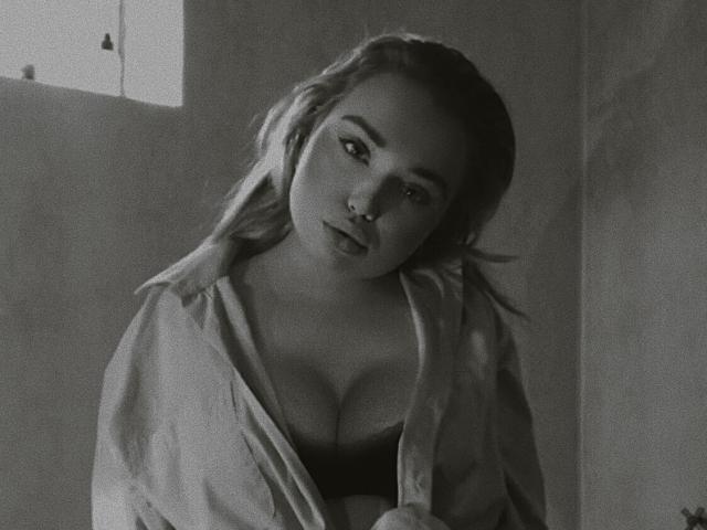 WarmNaomy - Live sex cam - 10574335