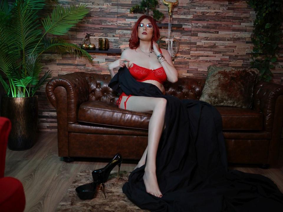 BrieRed - Live sex cam - 10588211