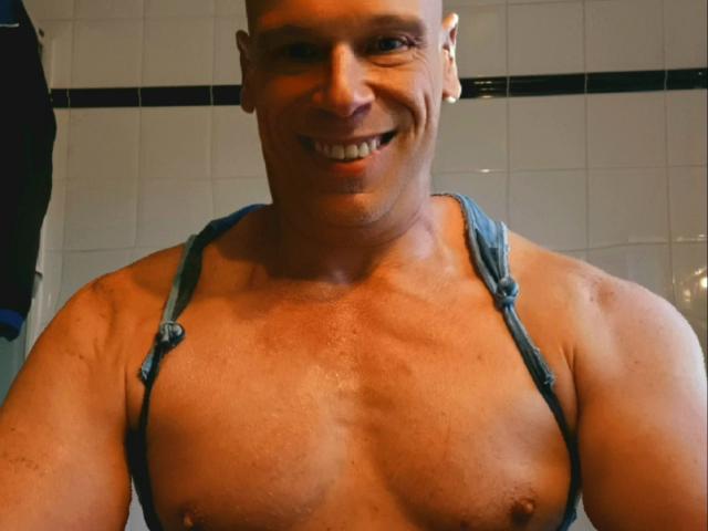 BigBiceps - Live sex cam - 10602475