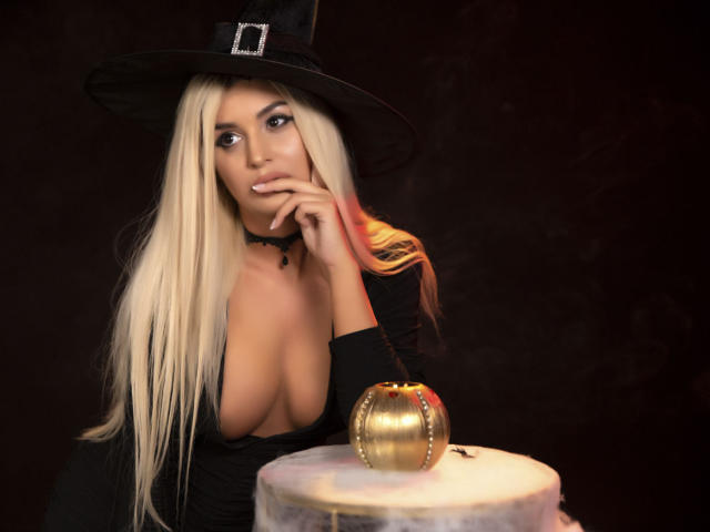 AttractiveReese - Live Sex Cam - 10607483