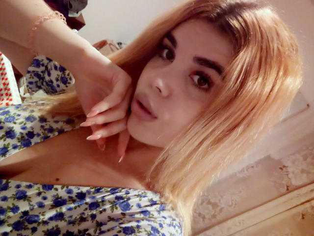 CarrineBlue - Live sex cam - 10609591