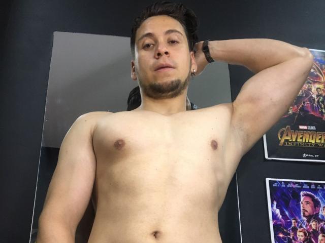 CornelioHot - Live sex cam - 10617663