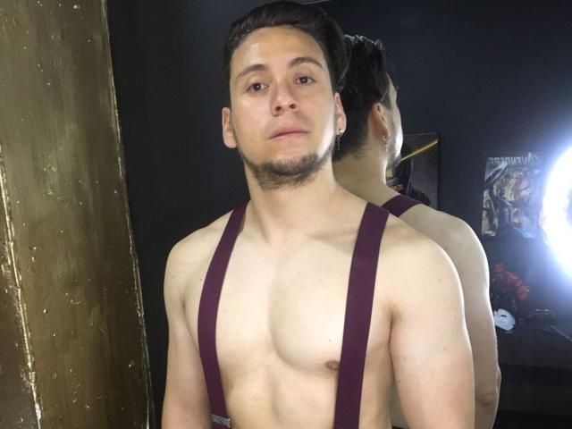 CornelioHot - Live sex cam - 10617679