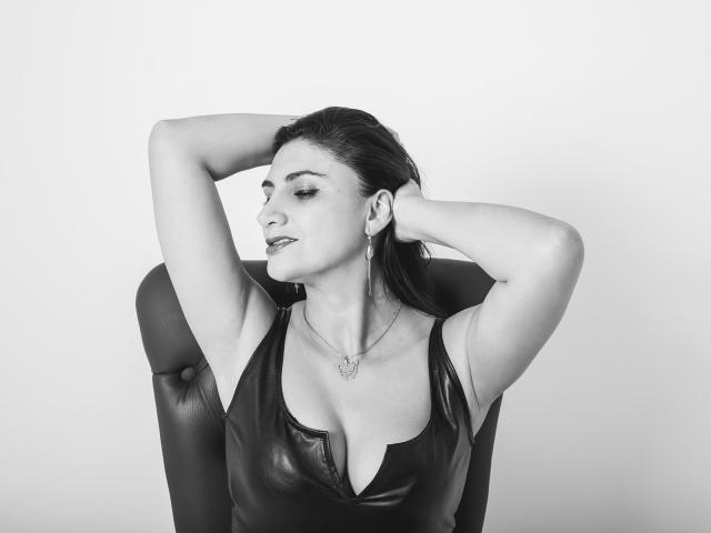 JuliaRobinson - Live Sex Cam - 10670635