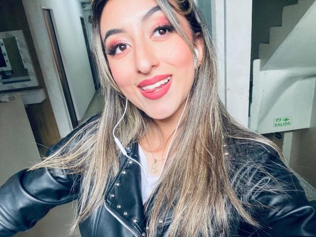 SabrinaMontana - Live Sex Cam - 10777455