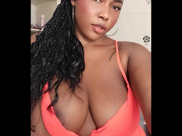 EmiraHot - Live Sex Cam - 11715088