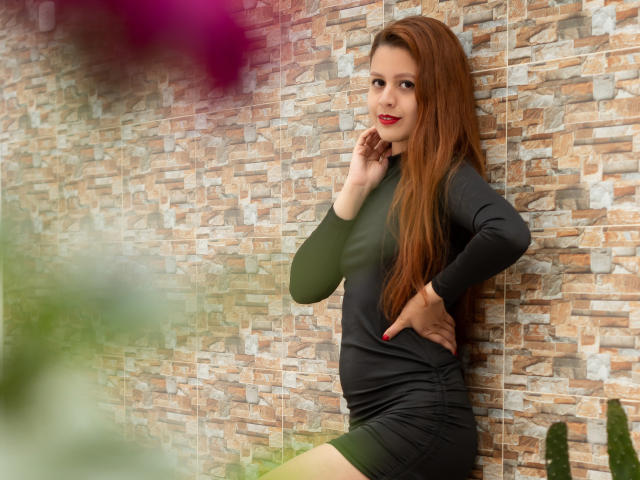 EmiilyRogers - Live Sex Cam - 11780580