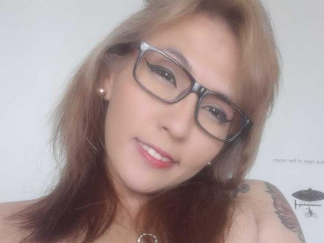 GiselleLacout - Live porn &amp; sex cam - 11802636