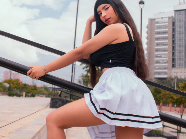 MiaSuarez - Live porno og sexkamera - 11810404