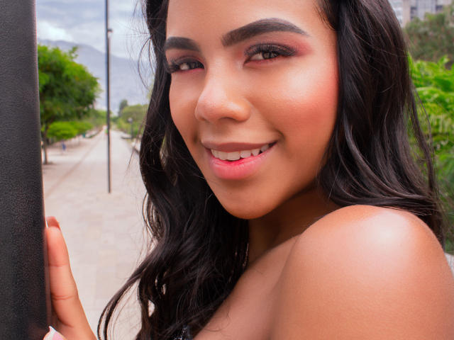 LissReyes - Live Sex Cam - 11810792