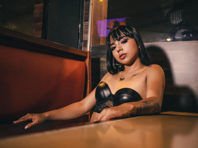 IsaCastro - Live Sex Cam - 11909648