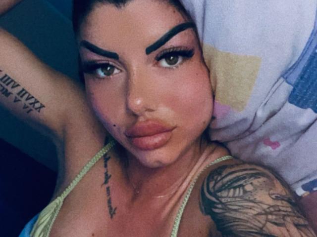 MichelleSquirts - Live sex cam - 12092068