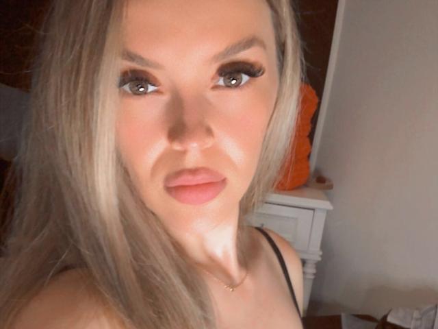 SophieDeee - Live Sex Cam - 12133672