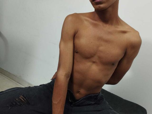 AndyX69 - Live Sex Cam - 12155996