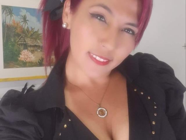 GiselleLacout - Live Sex Cam - 12209652