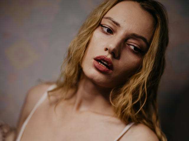 LiaWolf - Live sex cam - 12330092