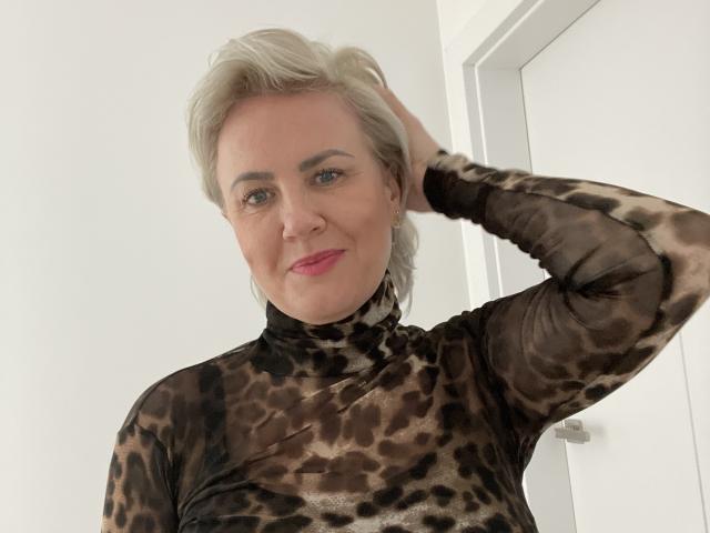 AdeleMilfXX - Live porn &amp; sex cam - 12345152