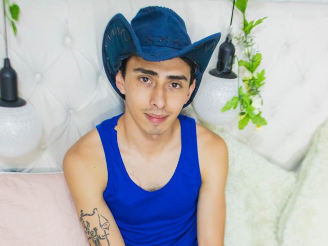 ArmoredKnight - Live sex cam - 12357884