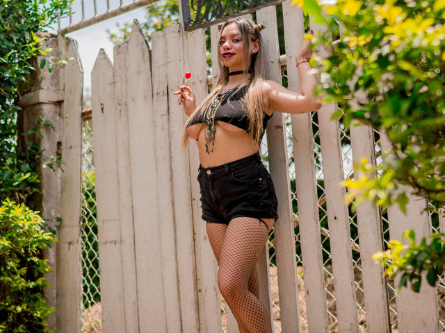 SamanthaMoure - Live Sex Cam - 12396708