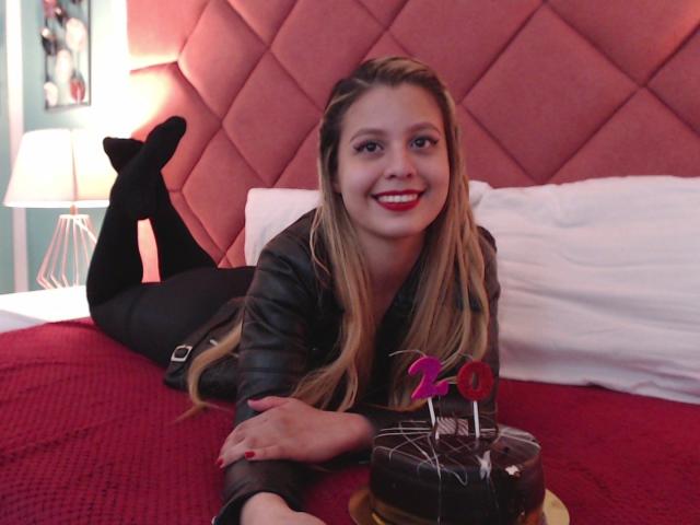 EmiilyRogers - Live sex cam - 12441180
